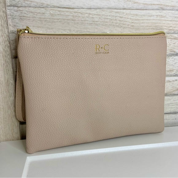 Ruby and Cash Light Tan Large Flat Pouch Wristlet Bag New - Picture 1 of 11
